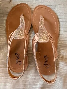 NIB YNot rose gold Lilly sandals. Size 4 equivalent to women’s size 6.
